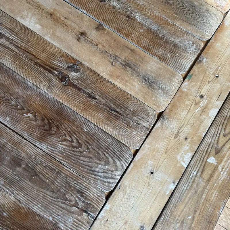 雰囲気のある古材の板。サイズは約155cm x 20cm。使い方いろいろ。