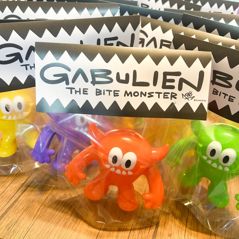 代表キャラクターの「ガブリアン」のソフビフィギュアです。カラフルなスタンダードカラーをご用意いたします。