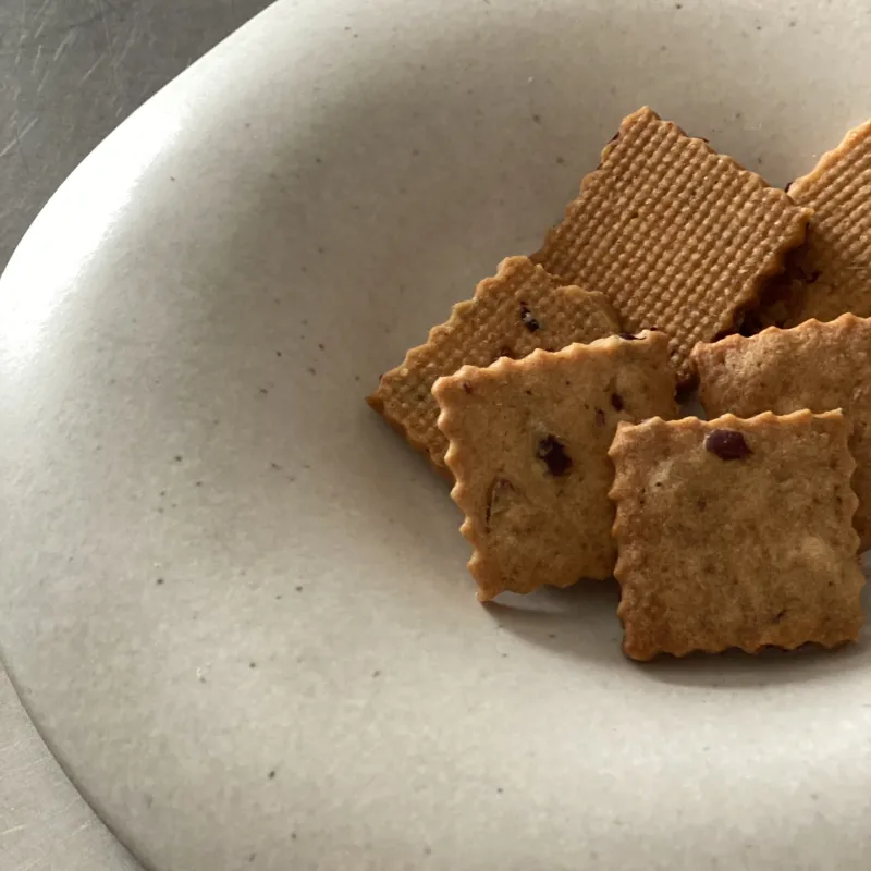 ビターなチョコ＆アーモンドと爽やかなレモン＆ピスタチオのパウンドケーキです。