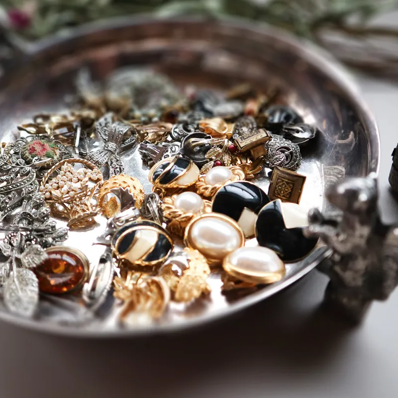 ポストカード「赤い実」、封緘シール「林檎」贈り物や季節のたよりに赤い実のカードや小さな林檎を添えてみませんか。