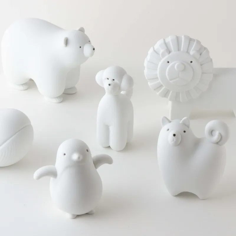 愛らしい白磁の「OKIMONO」