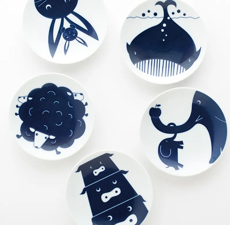 動物の絵柄が描かれている可愛らしい豆皿