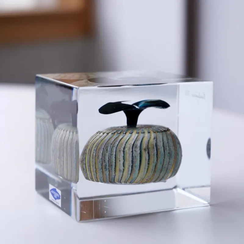 1980年にフィンランドのOiva Toikkaによってデザインされたガラスオブジェ「Cube」シリーズ