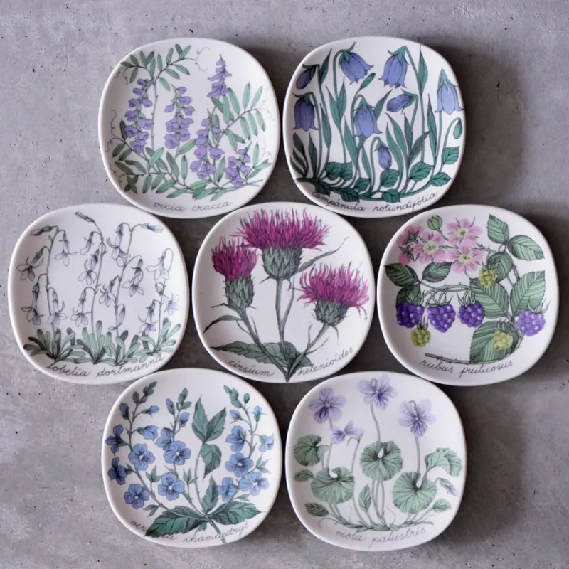 フィンランド「ARABIA」で1978年～1989年に作られた「Botanica」シリーズのウォールプレート