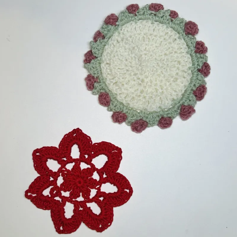 コースターがあるだけで、お家がふっとカフェみたいな空間に。手に取ったその一枚で、どんな時間が広がるでしょうか。