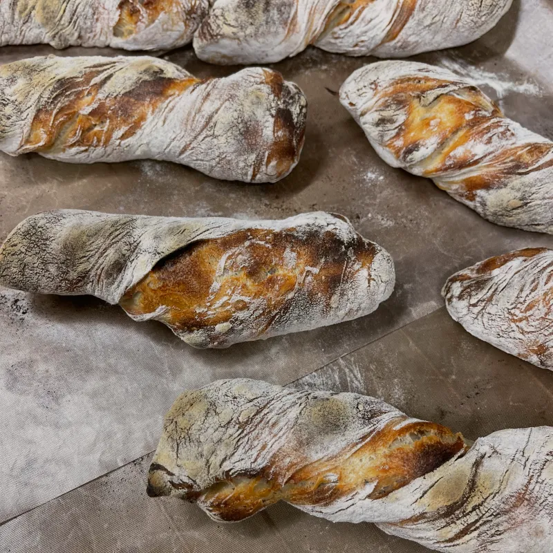 「Rustique」全粒6％、セミハード。ねじねじ系がクラストメインならこちらはクラムも。