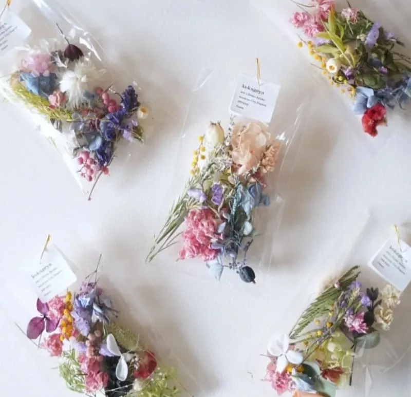 「お花のかけら」ちょっとした飾りにも、ちょっとしたプレゼントにも喜ばれています。