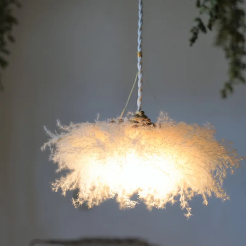 「テールリードのランプシェード」ほんわかした明りが美しい植物のランプシェード。光と影を楽しんで下さい。