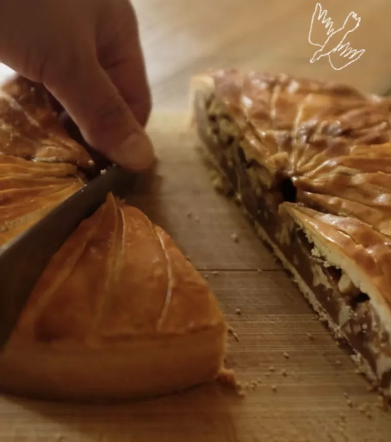 オープン当初からの人気商品エンガディナー。くるみのヌガーをたっぷり詰めたお菓子