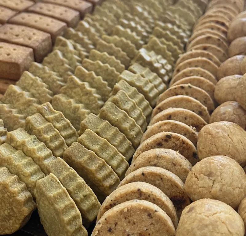 おつまみになるクッキーをアソートでお楽しみいただけます。