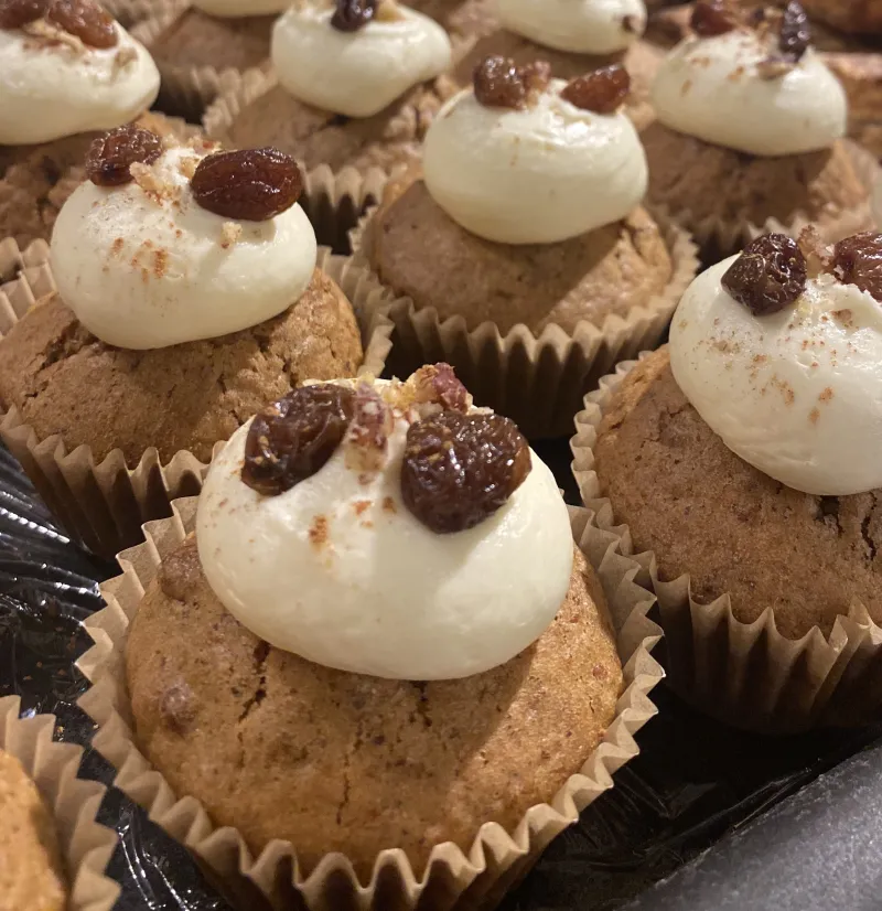 独自にブレンドした8種のスパイス香るキャロットケーキ