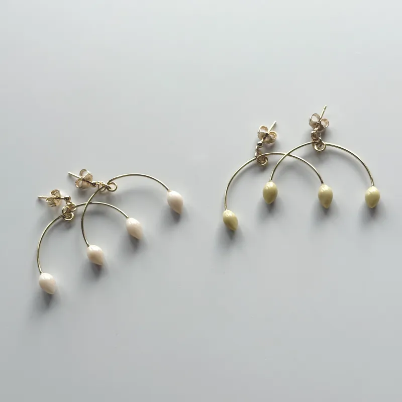 着用することで左右の独特な揺れ方を楽しんでいただけるシリーズです。