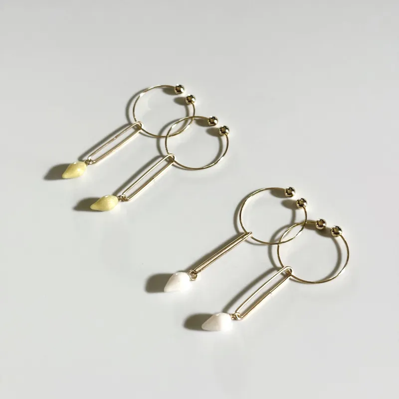 細い金具を使用しているため長時間の着用でも負担が少なく、イヤーカフ初心者の方にもおすすめです。