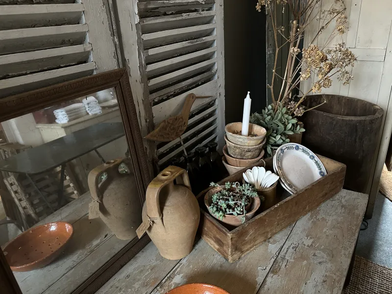 生活に彩りを添える小物など。沢山持ってゆきます！