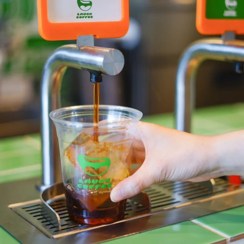 タップコーヒーは置くだけ！　たった10秒でコーヒーが完成。自分で注ぐって楽しい！