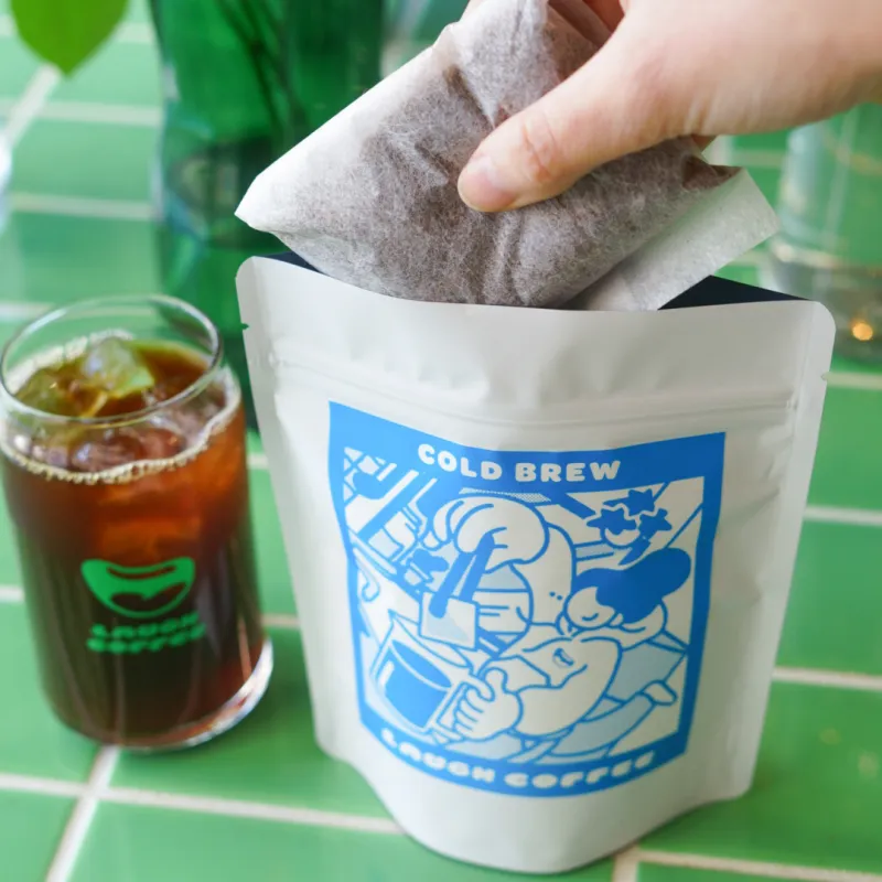 寝て起きたら美味しいアイスコーヒーが出来てます！　水出しバッグは水に浸けて待つだけ！