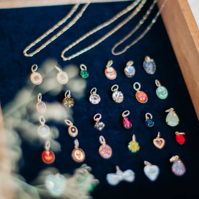 ペンダントパーツはチェーンに通すだけでネックレスに。組み合わせをお楽しみ下さいませ。