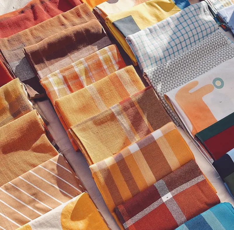 フィンランドで買い付けたヴィンテージ生地。珍しい生地をたくさんお持ちします。