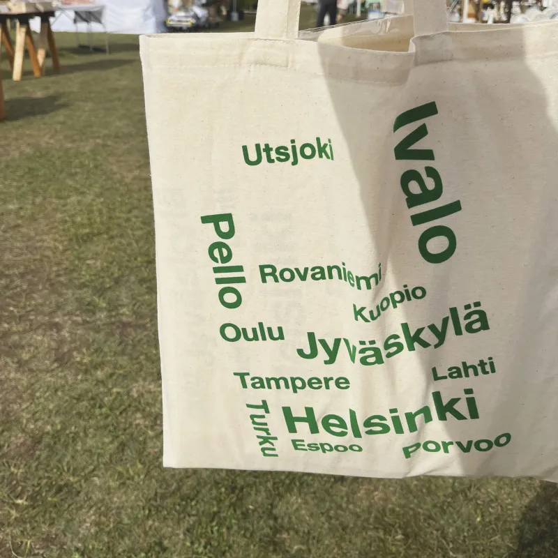 LIFE AND BOOKSオリジナルのトートバッグ。北欧4カ国をテーマに4種類つくりました。
