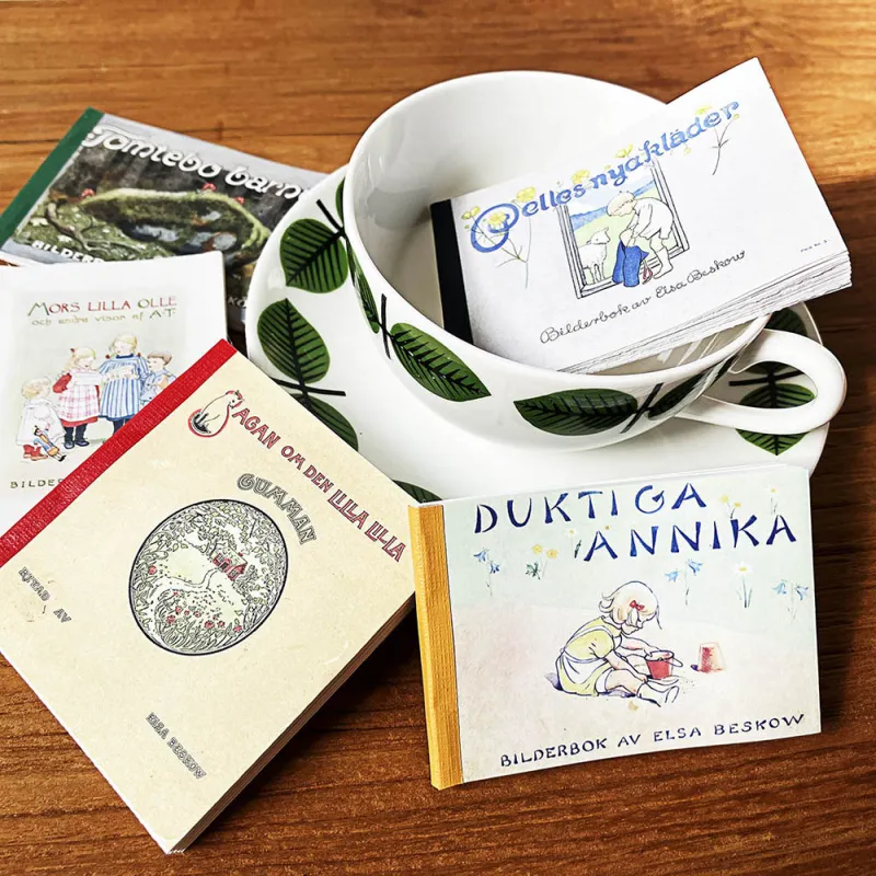 コーヒーカップにも入るほどのサイズでつくったスウェーデン豆絵本