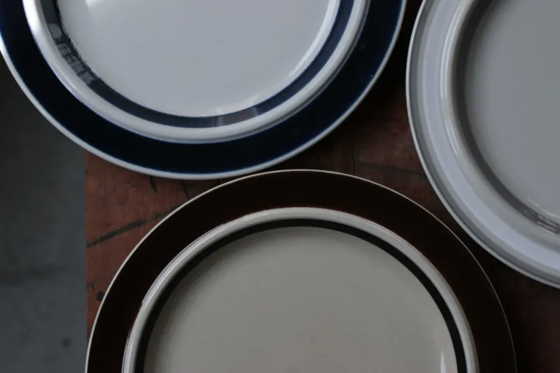 「ARABIA」Sモデルのケーキプレートは取り皿としても使いやすくスタッキングし易い優れもの。