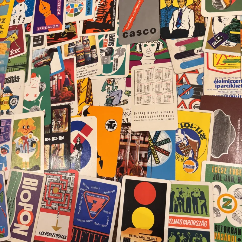 ハンガリーのカード式カレンダー。生まれ年を探すもよし、東欧独特のデザインで選ぶのもよし。