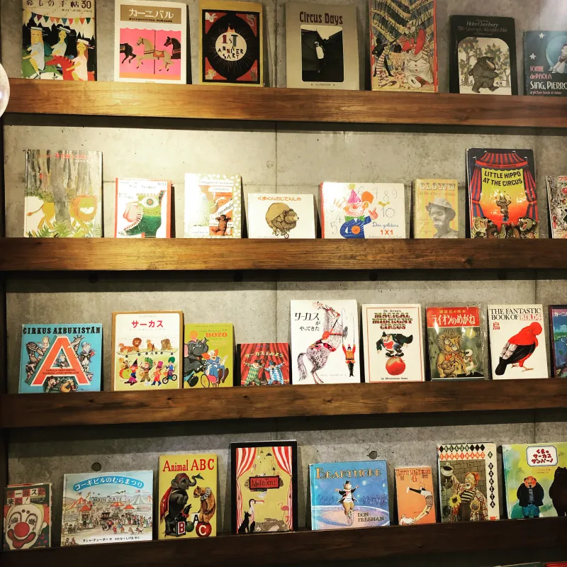 絵本の古本屋MAIN TENT