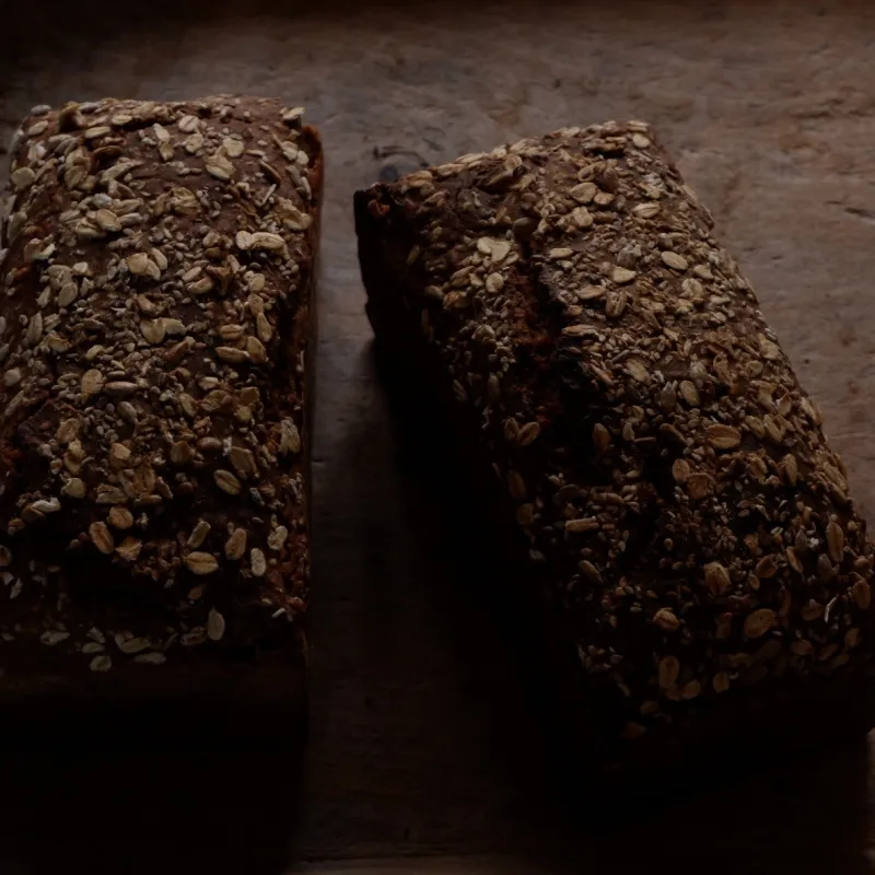 「ロブロ（ライ麦と種のパン）」ライ麦の独特なコクと種の食感が癖になる。