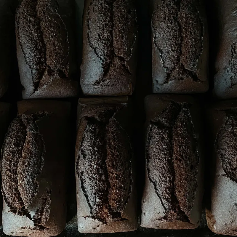 「パンデピス」粉に対して7割蜂蜜で出来た贅沢で素朴な矛盾