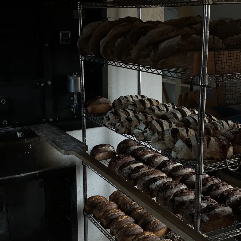 「季節のパン」その時の季節と気分で並ぶ旬のパン。ぜひお楽しみに！