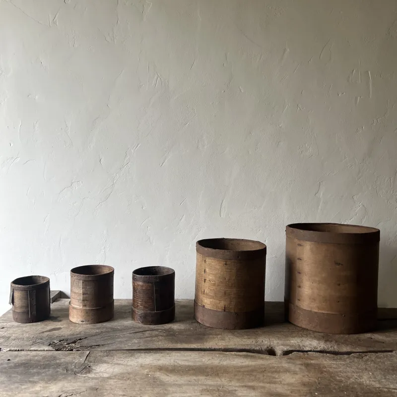 19世紀後半頃からフランスで使われてきた穀物等を量るための木製計量カップ