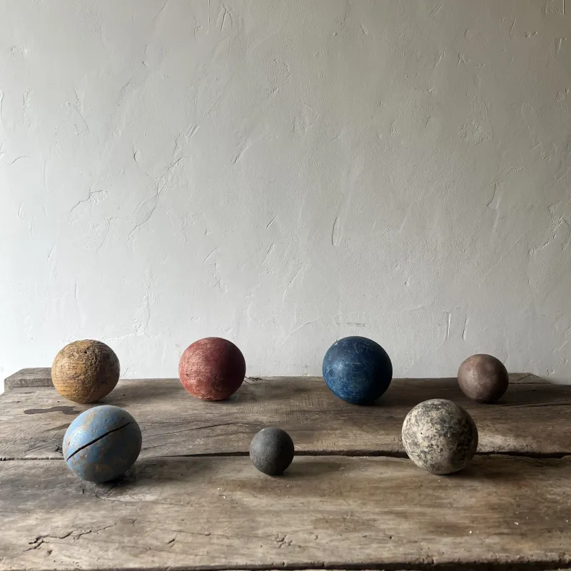 オブジェとして取り入れやすい、国や年代も様々な古い木球