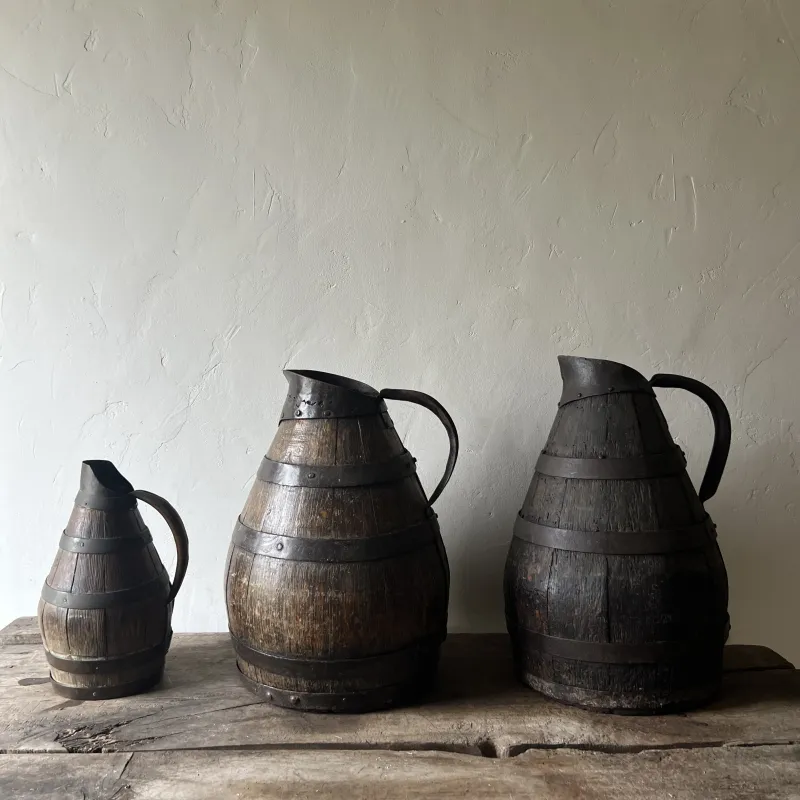 北フランスでシードル（りんご酒）を注ぐために使われてきた古い樽型のピッチャー