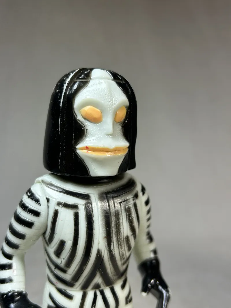 お洒落、モードな人に人気のウルトラソフビ「ダダ」