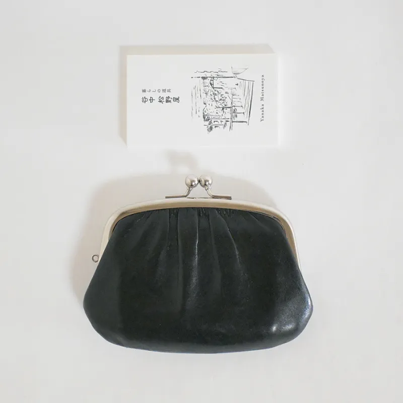 親子がま口ならではの愛らしさが魅力。仕分けしやすく、カード入れにしても良し。使うほどに馴染み、日々の暮らしに寄り添います。