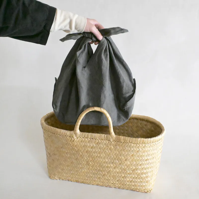 軽くて丈夫なリンダバスケットと、風合い豊かなリネンふろしきバッグ。インナーバッグの相性抜群で、お買い物や収納におすすめ。