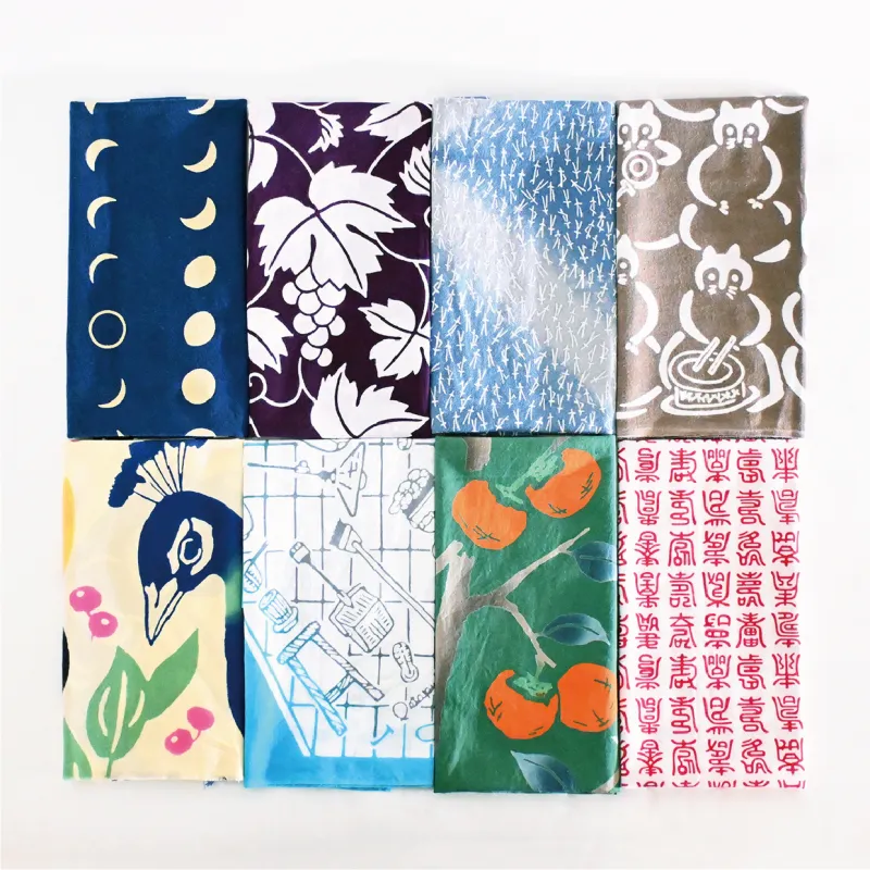 やさしい色合いが魅力の注染手ぬぐい。ハンカチや壁掛けなど使い方いろいろ。ぜひ自分好みを見つけてください。