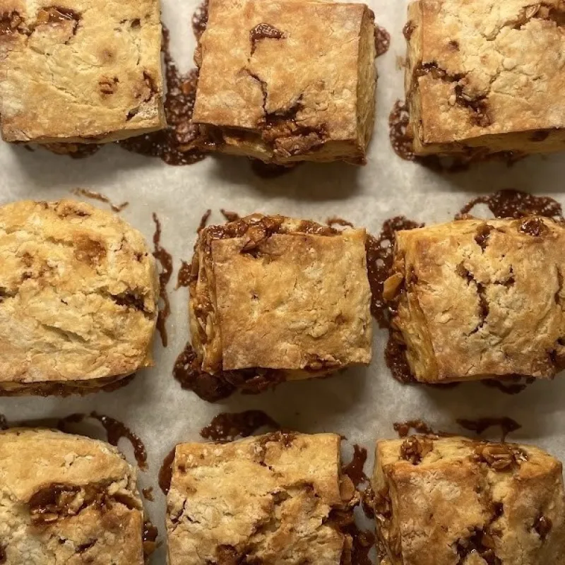 「トフィーアーモンドスコーン」人気No.1スコーン！　トフィーはバターとお砂糖で作ったキャラメルのようなお菓子