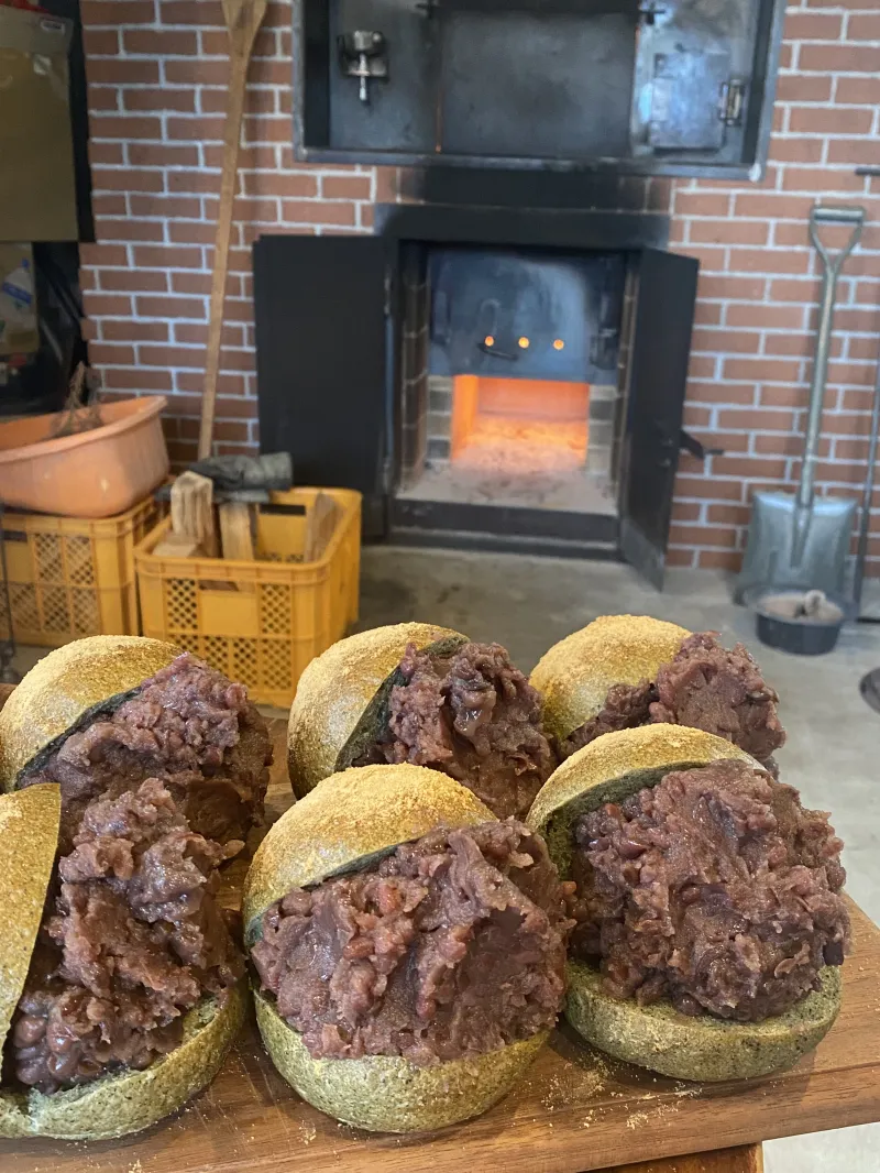 自家製あんこを挟んでます。