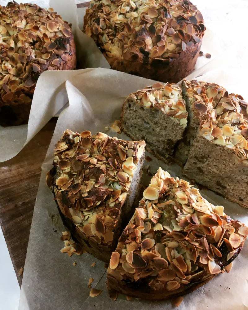 動物性不使用の素朴なバナナケーキ