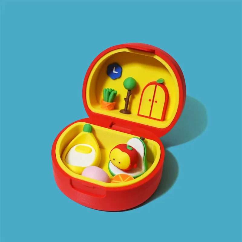 りんごをモチーフにした手のひらサイズのコンパクトのお家