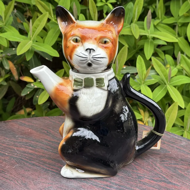 イギリス「Tony Wood」の猫ティーポット。他にも猫アイテム多数あります。