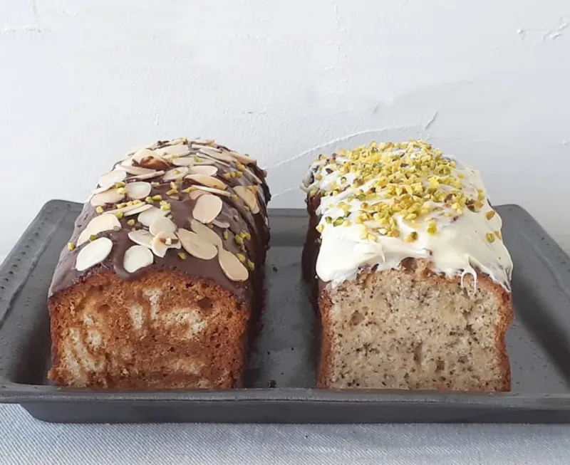 ビターなチョコ＆アーモンドと爽やかなレモン&ピスタチオのパウンドケーキです。