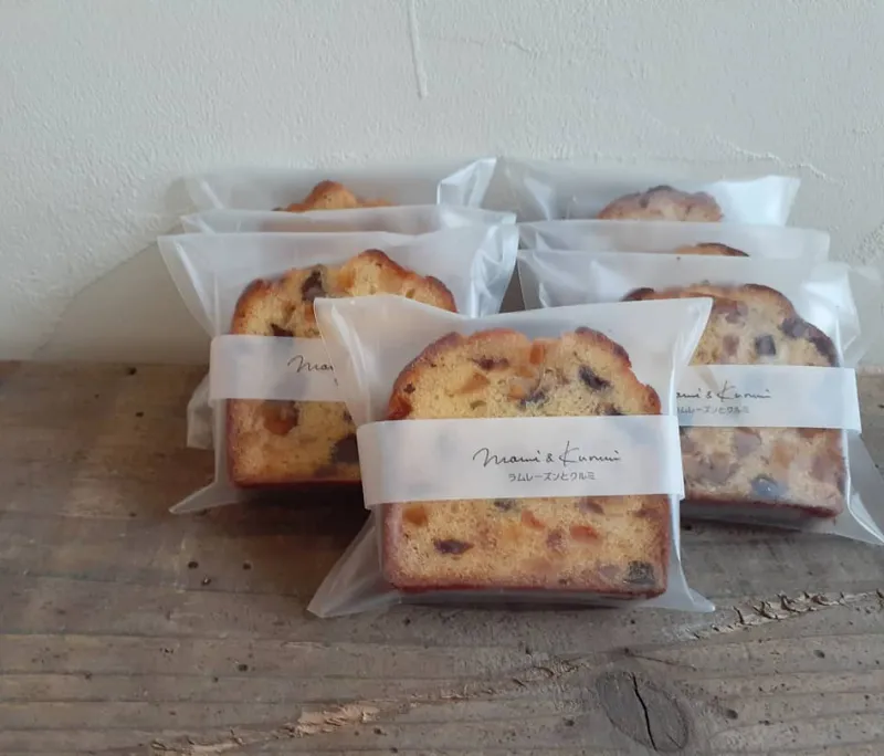 しっとり感と芳醇なラムの香り漂う大人のドライフルーツ＆ナッツのケーキです。