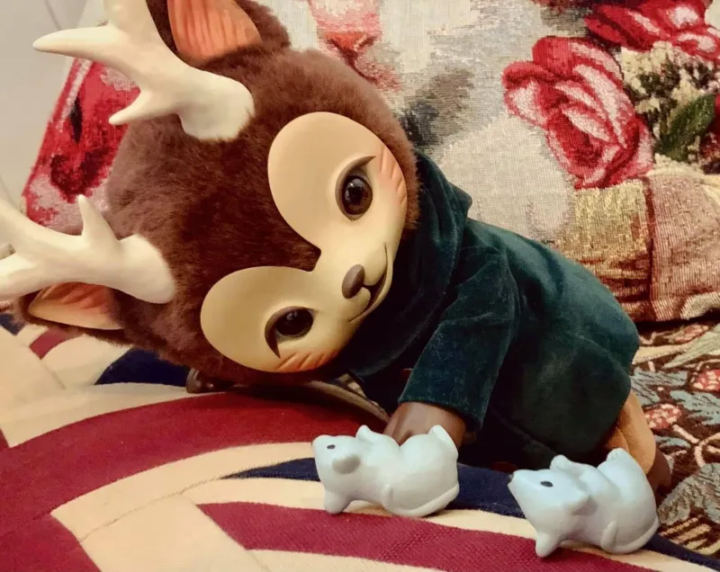 つのがはえた猫「MORRIS」ドールタイプのフィギュアです。