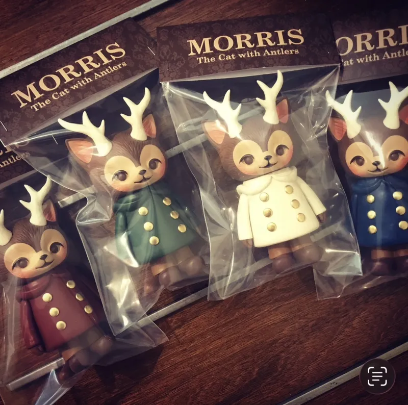 つのがはえた猫「MORRIS」ソフビタイプのフィギュアは様々なカラーで制作しています。