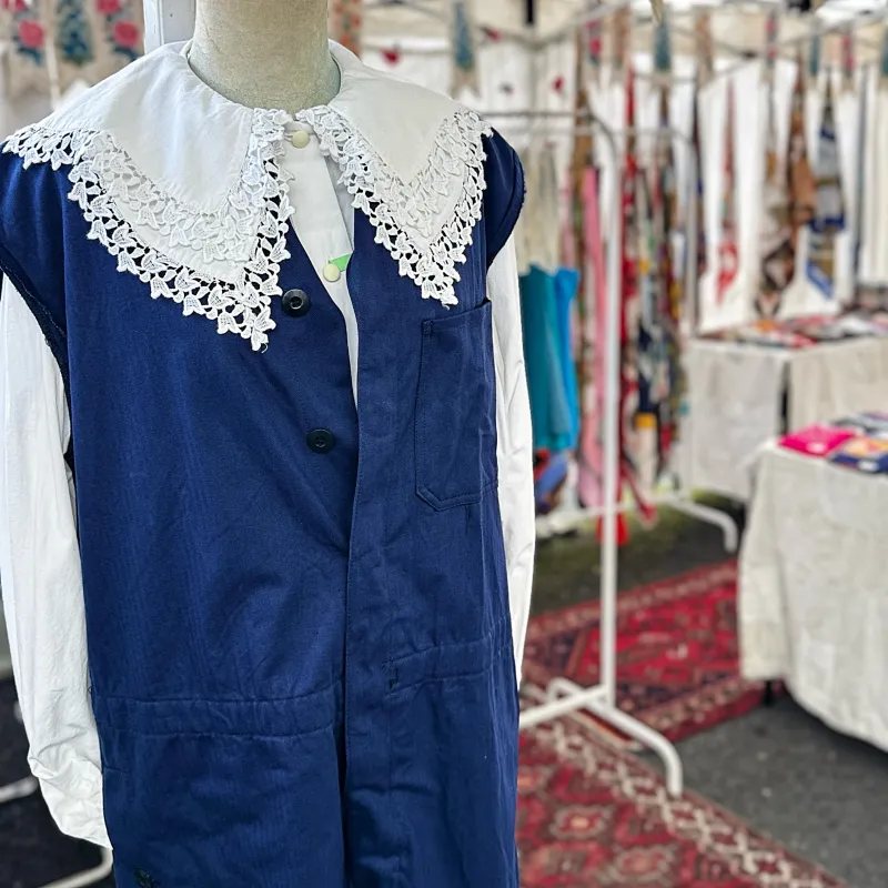 Dead-Stock・ヨーロッパのワークにヴィンテージ ブラウス。マネキンはスタイリングの提案。