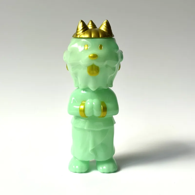 阿修羅像をどこかで見かけ、憧れやシンパシーが高じて一生懸命なりきろうとしているケルベロス「ケルベシュラ」のソフビです。