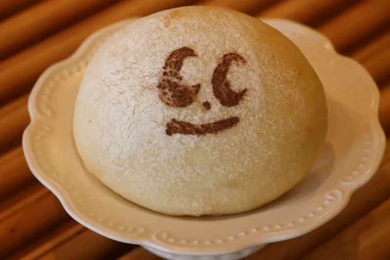 栃木県産の牛乳をふんだんに使用した牛乳ぱんの生地に、卵不使用のみるくクリームを包みました。