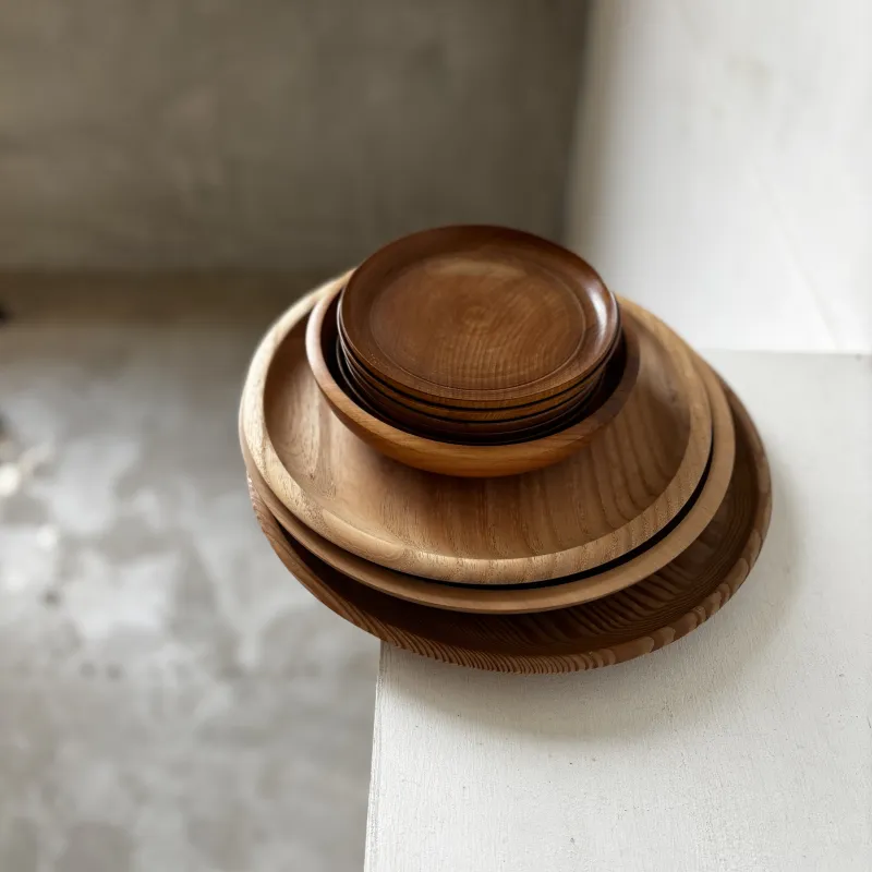 茶托とかトレイとか、木のものも色々お待ちします。